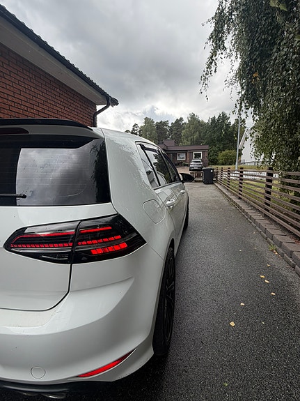 Volkswagen Golf VII 3 of 7
