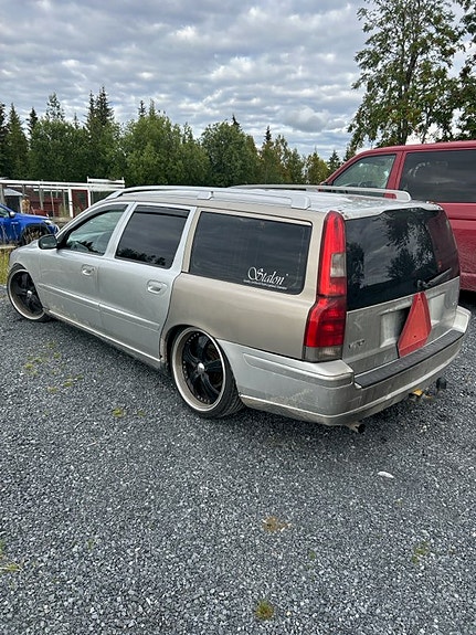 Volvo V70 3 of 7