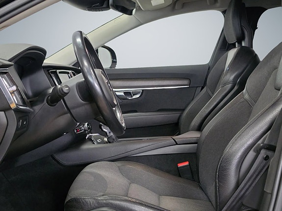 Volvo V90 Cross Country 25 of 29