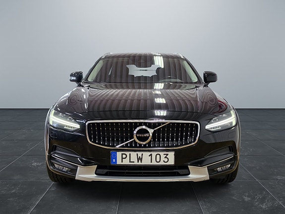Volvo V90 Cross Country 2 of 29