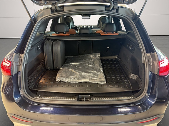 Mercedes-Benz GLC300 e 22 of 26