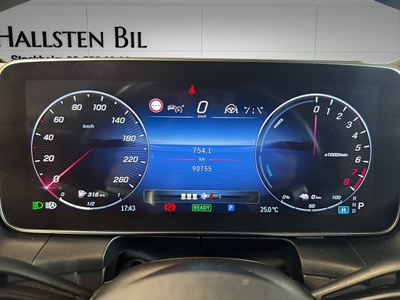 Mercedes-Benz GLC300 e 18 of 26