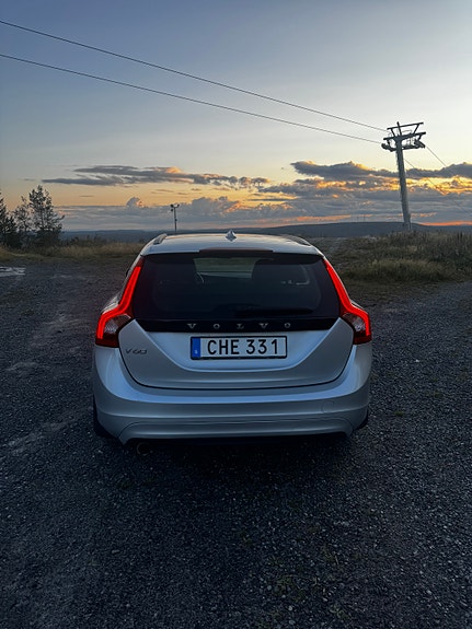 Volvo V60 2 of 6