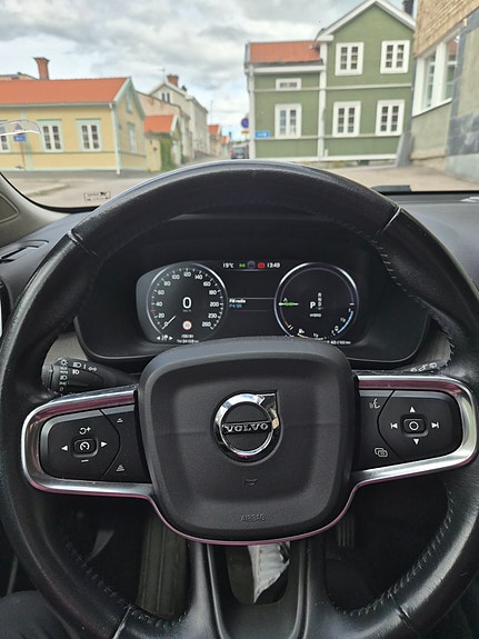 Volvo XC40 6 of 8
