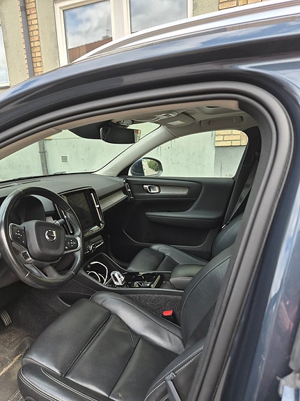 Volvo XC40 3 of 8