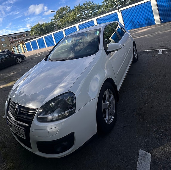 Volkswagen Golf V 2 of 4