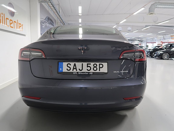 Tesla Model 3 9 of 30