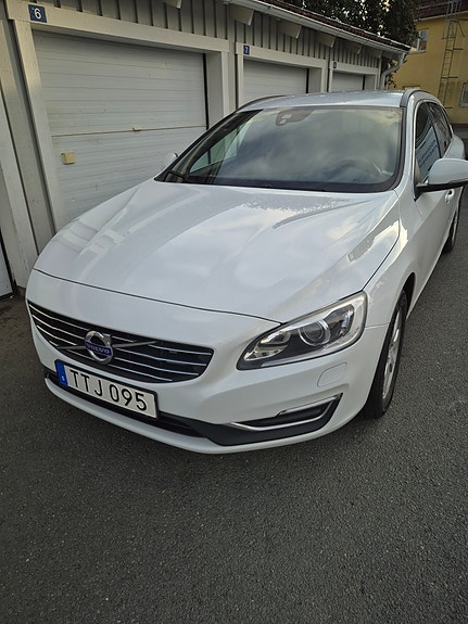 Volvo V60 2 of 6