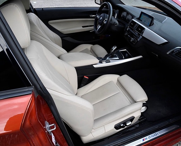 BMW M240i 9 of 13