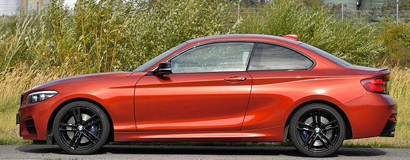 BMW M240i 5 of 13