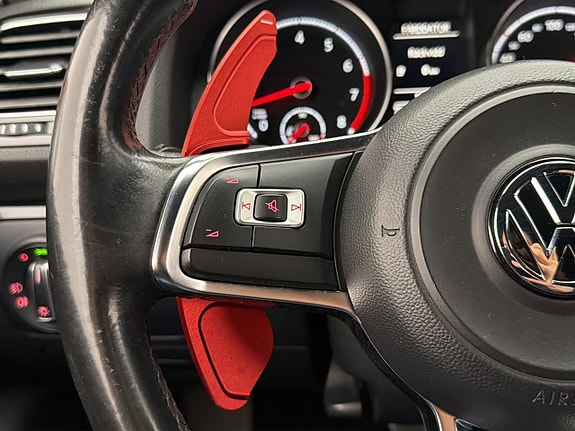 Volkswagen Scirocco 16 of 29