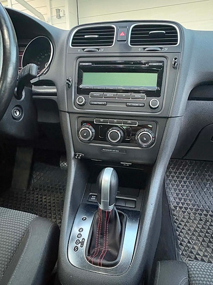 Volkswagen Golf VI 7 of 9