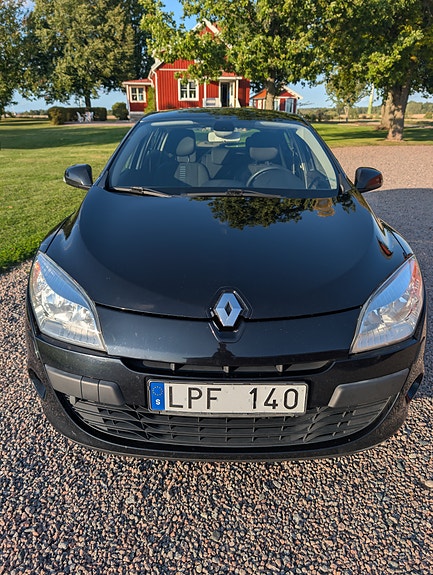 Renault Megane III 2 of 6