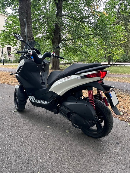 Piaggio MP3 300hpe sport 3 of 7