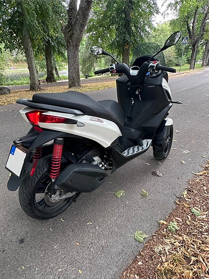 Piaggio MP3 300hpe sport 4 of 7