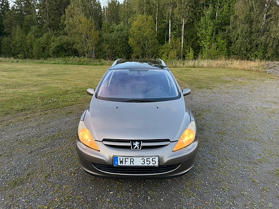 Peugeot 307 SW 3 of 12