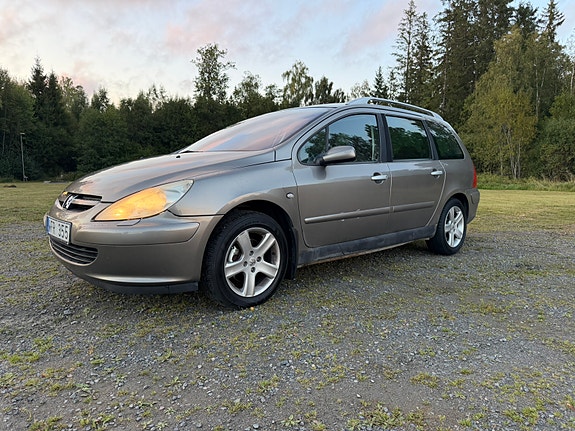 Peugeot 307 SW 2 of 12