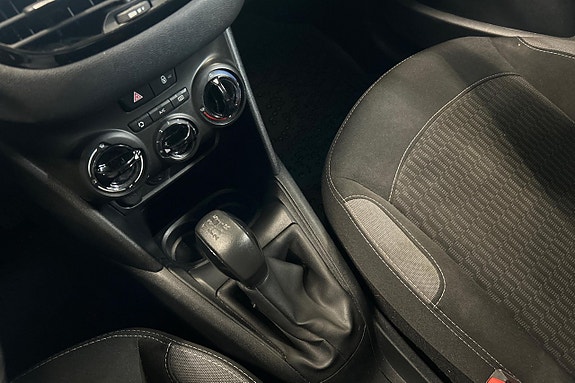 Peugeot 208 21 of 24