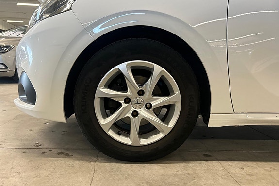Peugeot 208 11 of 24