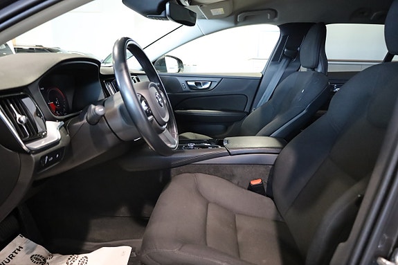 Volvo V60 13 of 28