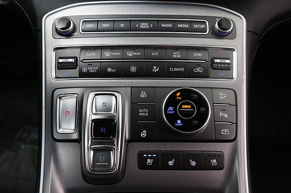Hyundai Santa Fe 25 of 30