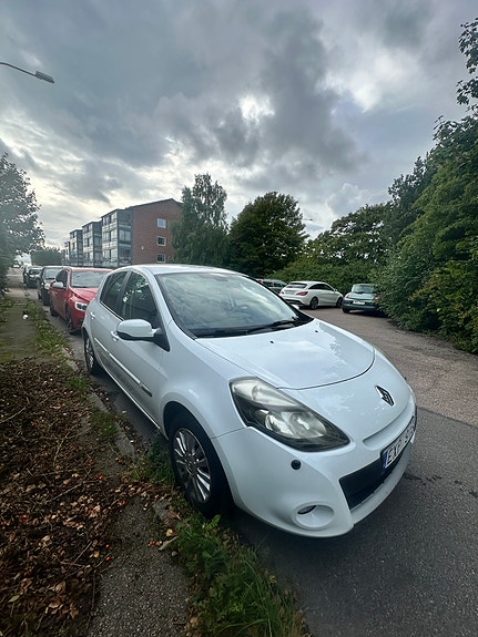 Renault Clio 2 of 6