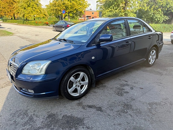 Toyota Avensis 3 of 9