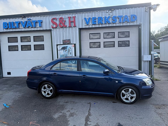 Toyota Avensis 2 of 9