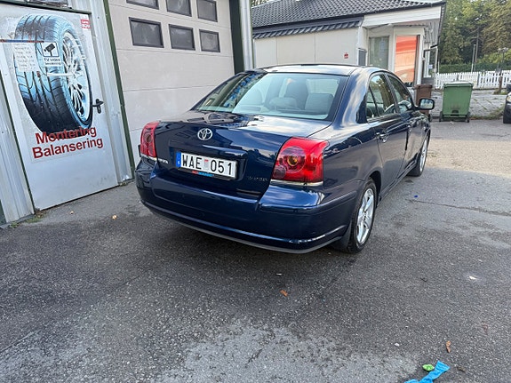Toyota Avensis 4 of 9