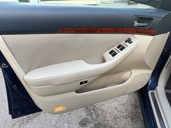 Toyota Avensis 8 of 9