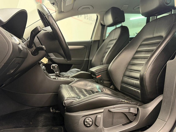 Volkswagen Passat 17 of 18