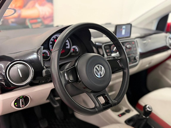 Volkswagen UP! 2 of 17