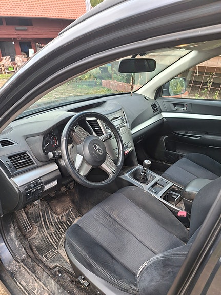Subaru Outback 2 of 5