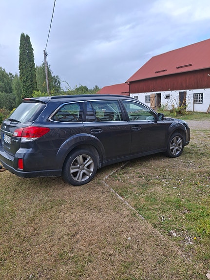 Subaru Outback 3 of 5