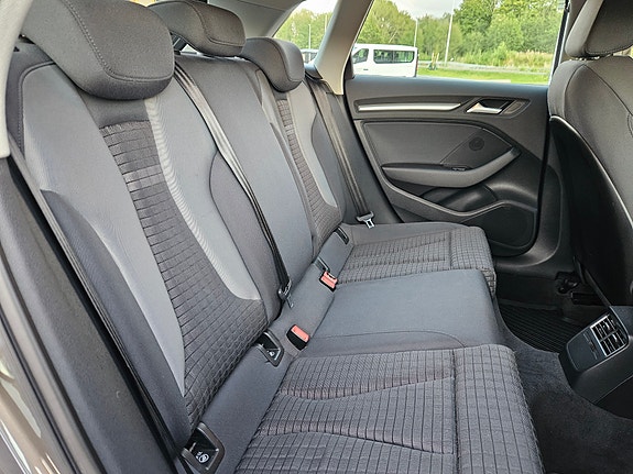 Audi A3 8 of 12