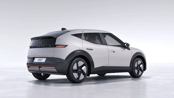 Hyundai IONIQ 2 of 7