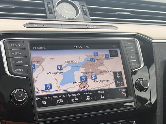 Volkswagen Passat 15 of 19