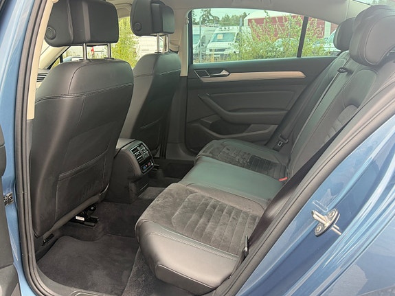 Volkswagen Passat 12 of 19
