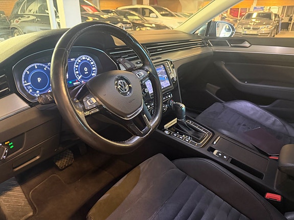 Volkswagen Passat 16 of 19