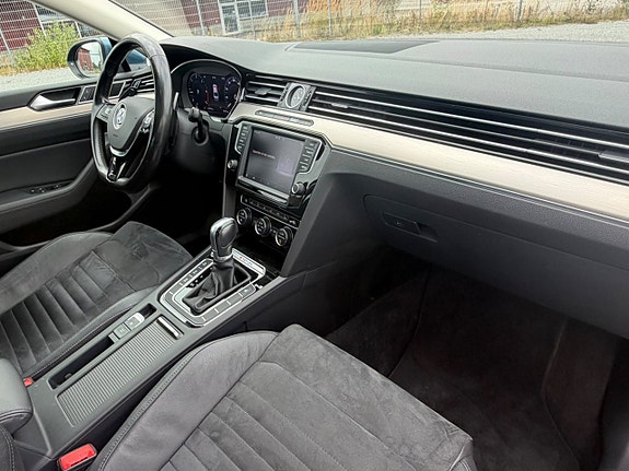 Volkswagen Passat 13 of 19