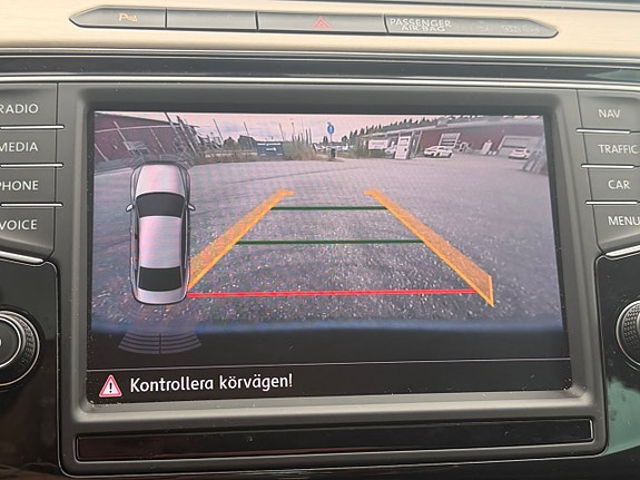 Volkswagen Passat 14 of 19