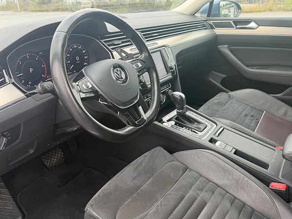 Volkswagen Passat 10 of 19