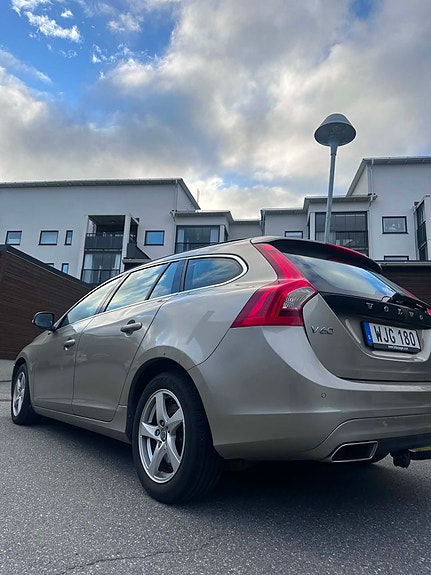 Volvo V60 3 of 7