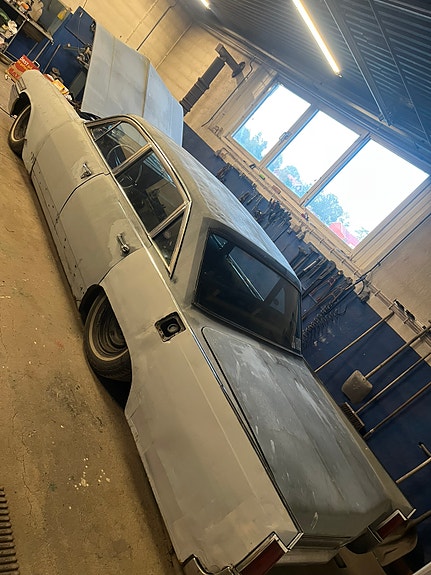Buick Electra 225 3 of 6