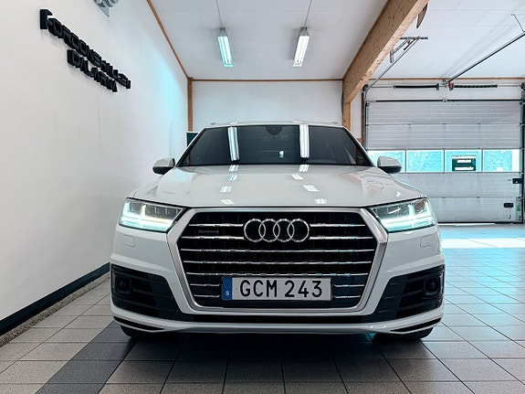 Audi Q7 2 of 29