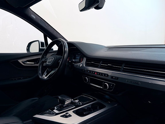 Audi Q7 12 of 29