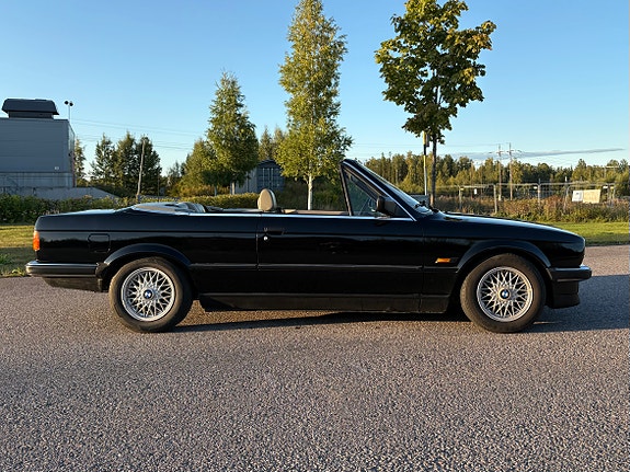 BMW 325i 8 of 21