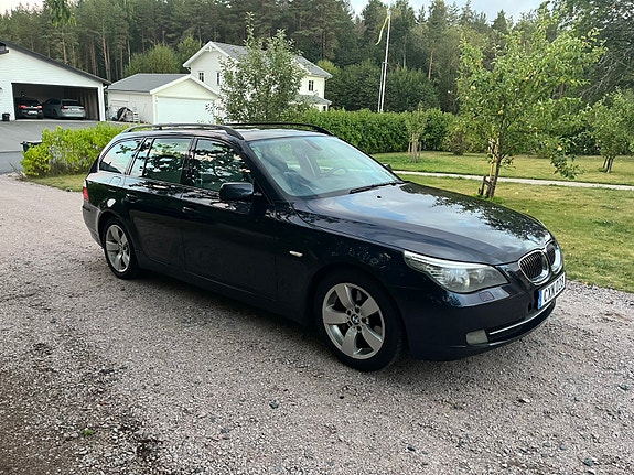 BMW 530xd 3 of 5