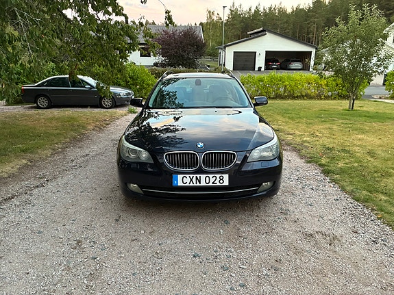 BMW 530xd 2 of 5