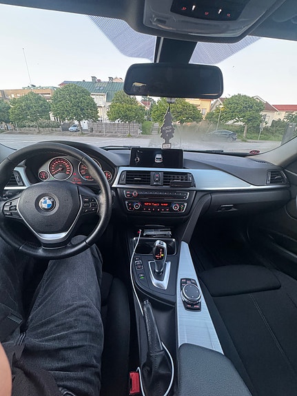 BMW 320d 4 of 6